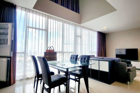 Кондоминиум с 2 спальнями в Бангне, Бангкок, Таиланд № 136878 - фото 1