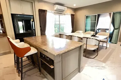 Haus in Bang Khen, Bangkok, Thailand 4 Schlafzimmer № 216011 - Foto 4