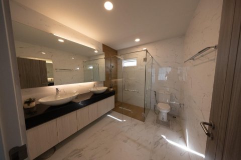 House in Pattaya, Thailand 3 bedrooms № 138048 - photo 18