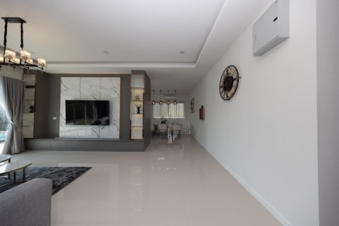 House in Pattaya, Thailand 3 bedrooms № 138048 - photo 9