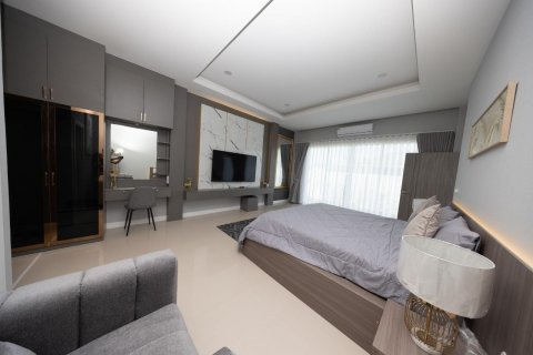 House in Pattaya, Thailand 3 bedrooms № 138048 - photo 16