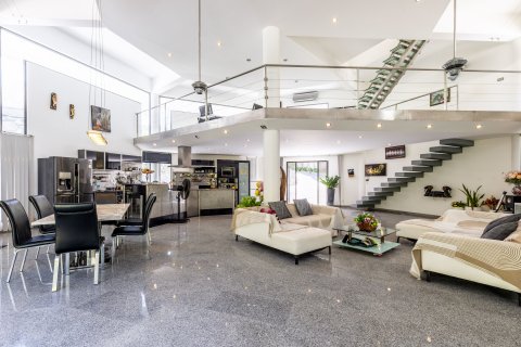 Villa in Phuket, Thailand 5 bedrooms № 137125 - photo 30