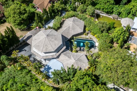 Villa in Phuket, Thailand 5 bedrooms № 137125 - photo 14