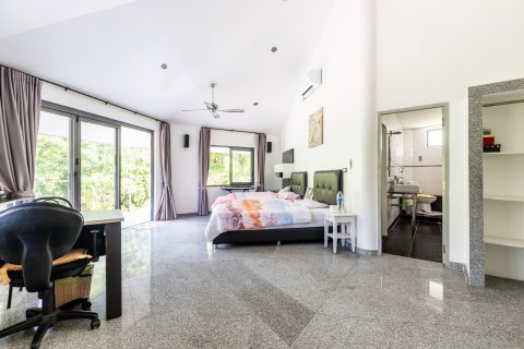Villa in Phuket, Thailand 5 bedrooms № 137125 - photo 25