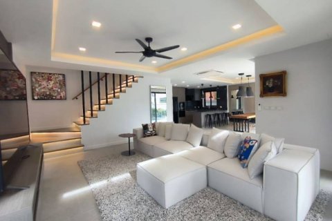 Villa in Bang Lamung, Thailand 3 bedrooms № 118407 - photo 2