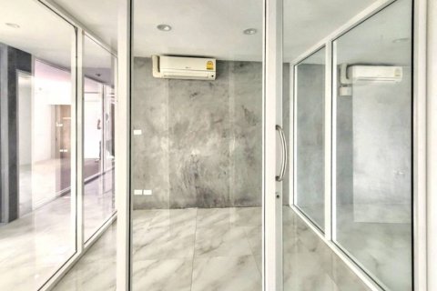 Condo in Din Daeng, Bangkok, Thailand, 9 bedrooms  № 118404 - photo 6