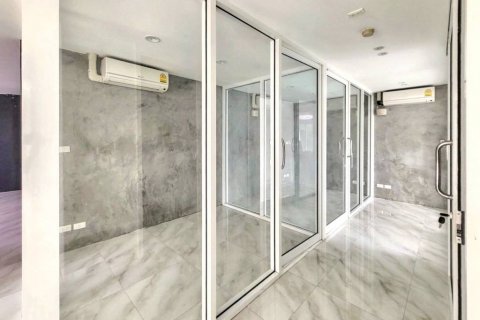 Condo in Din Daeng, Bangkok, Thailand, 9 bedrooms  № 118404 - photo 10