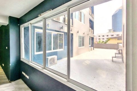 Condo in Din Daeng, Bangkok, Thailand, 9 bedrooms  № 118404 - photo 3