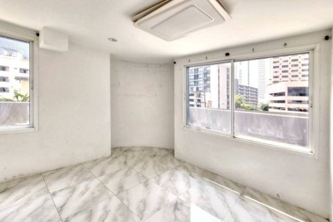 Condo in Din Daeng, Bangkok, Thailand, 9 bedrooms  № 118404 - photo 9