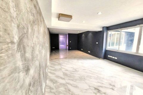 Condo in Din Daeng, Bangkok, Thailand, 9 bedrooms  № 118404 - photo 2