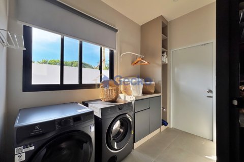 House in Pattaya, Thailand 4 bedrooms № 196148 - photo 17