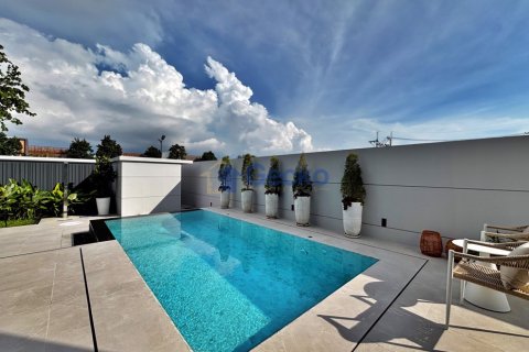 House in Pattaya, Thailand 4 bedrooms № 196148 - photo 2