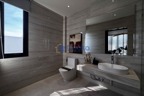 House in Pattaya, Thailand 4 bedrooms № 196148 - photo 24