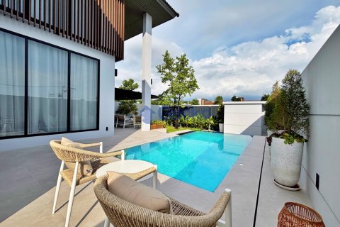 House in Pattaya, Thailand 4 bedrooms № 196148