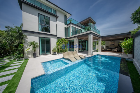 House in Pattaya, Thailand 6 bedrooms № 196146