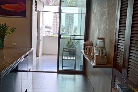 Кондоминиум с 3 спальнями в Ваттхане, Бангкок, Таиланд № 153340 - фото 20