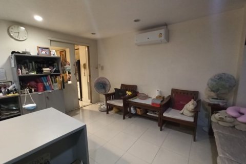 Commercial property in Bang Kapi, Bangkok, Thailand № 156418 - photo 9