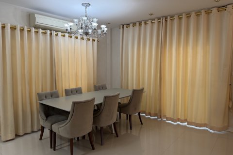 House in Bang Kapi, Bangkok, Thailand 3 bedrooms № 156424 - photo 13