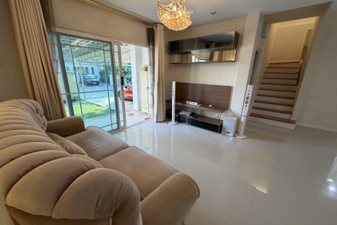 House in Bang Kapi, Bangkok, Thailand 3 bedrooms № 156424 - photo 2