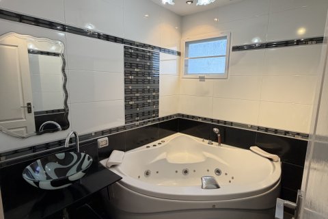 House in Bang Kapi, Bangkok, Thailand 3 bedrooms № 156424 - photo 17