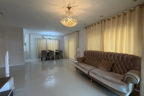 House in Bang Kapi, Bangkok, Thailand 3 bedrooms № 156424 - photo 3