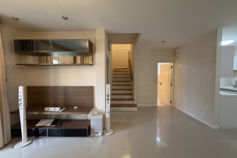 House in Bang Kapi, Bangkok, Thailand 3 bedrooms № 156424 - photo 4