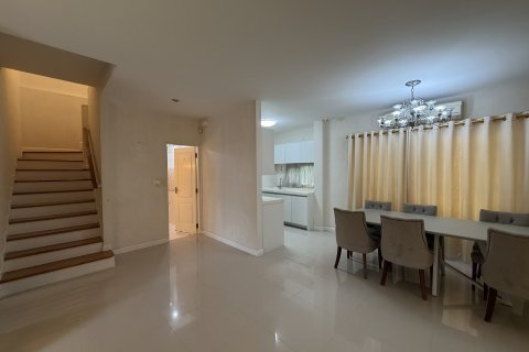 House in Bang Kapi, Bangkok, Thailand 3 bedrooms № 156424 - photo 10