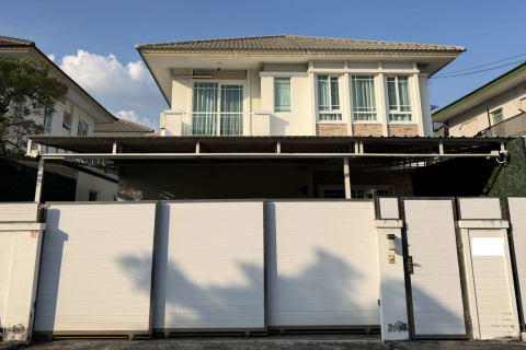 House in Bang Kapi, Bangkok, Thailand 3 bedrooms № 156424