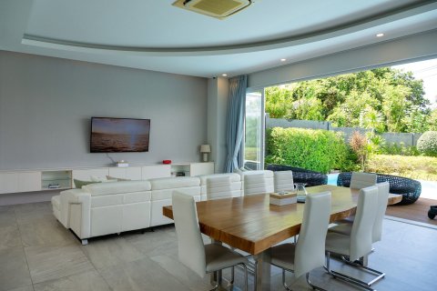 Villa in Phuket, Thailand 4 bedrooms № 151482 - photo 6