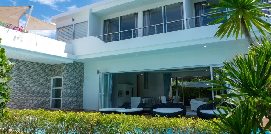 Villa in Phuket, Thailand 4 bedrooms № 151482