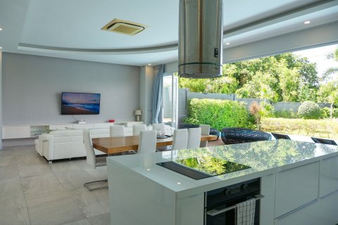 Villa in Phuket, Thailand 4 bedrooms № 151482 - photo 7