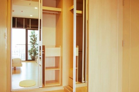 Studio dans le Condo à Watthana, Bangkok, Thaïlande  № 172152 - photo 5