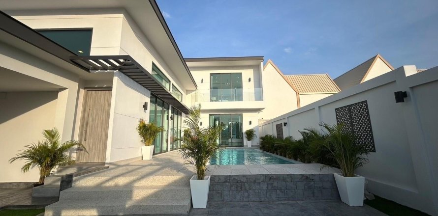 Villa in Pattaya, Thailand 4 bedrooms № 172153