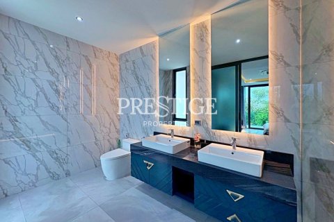 House in Pattaya, Thailand 7 bedrooms № 233242 - photo 30