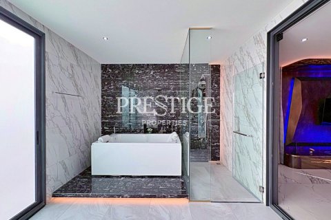 House in Pattaya, Thailand 7 bedrooms № 233242 - photo 25