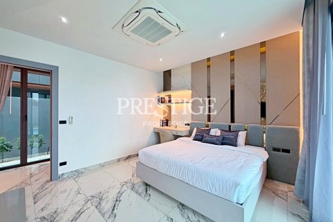 House in Pattaya, Thailand 7 bedrooms № 233242 - photo 16