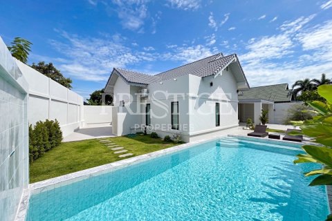Casa de 3 dormitorios en Pattaya, Tailandia № 233241
