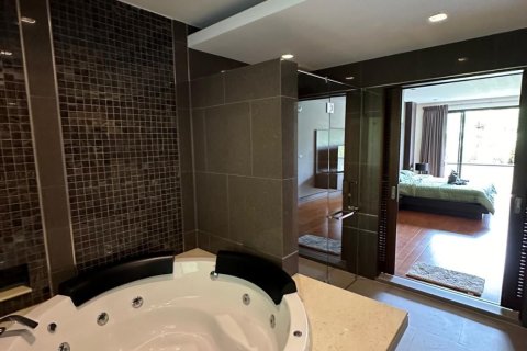 Villa in Kathu, Thailand 4 bedrooms № 148252 - photo 14