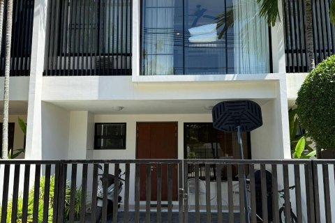 Townhouse in Phuket, Thailand 3 bedrooms № 148248 - photo 1