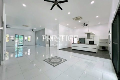 House in Pattaya, Thailand 3 bedrooms № 197620 - photo 5