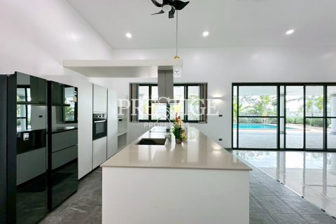 House in Pattaya, Thailand 3 bedrooms № 197620 - photo 6