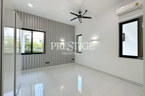 House in Pattaya, Thailand 3 bedrooms № 197620 - photo 17