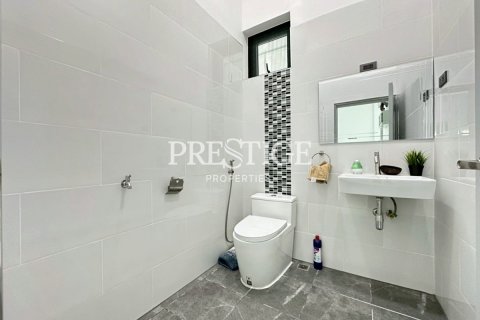 House in Pattaya, Thailand 3 bedrooms № 197620 - photo 20