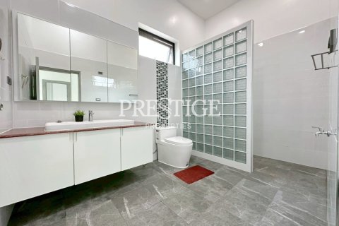 House in Pattaya, Thailand 3 bedrooms № 197620 - photo 13