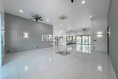 House in Pattaya, Thailand 3 bedrooms № 197620 - photo 2