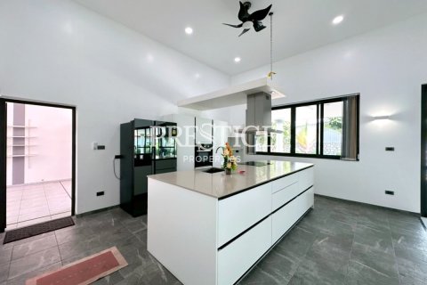 House in Pattaya, Thailand 3 bedrooms № 197620 - photo 8