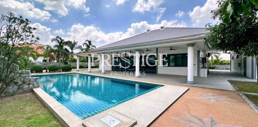 House in Pattaya, Thailand 3 bedrooms № 197620