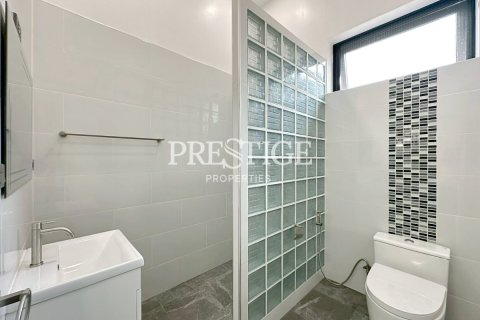 House in Pattaya, Thailand 3 bedrooms № 197620 - photo 16