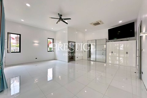 House in Pattaya, Thailand 3 bedrooms № 197620 - photo 11