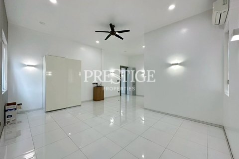 House in Pattaya, Thailand 3 bedrooms № 197620 - photo 14